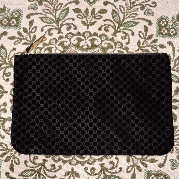 Gucci Beauty Velvet Black Cosmetic Pouch - Picture 1 of 8